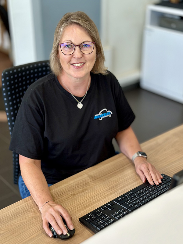 Das Bild zeigt Serviceassistentin Nicole Zinnert