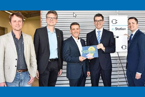 Das Bild zeigt die Ehrung für Energiebewusstsein