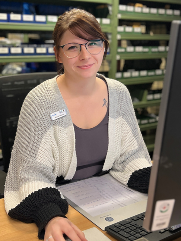 Das Bild zeigt Milena Werner aus der Abteilung "Teiledienst"