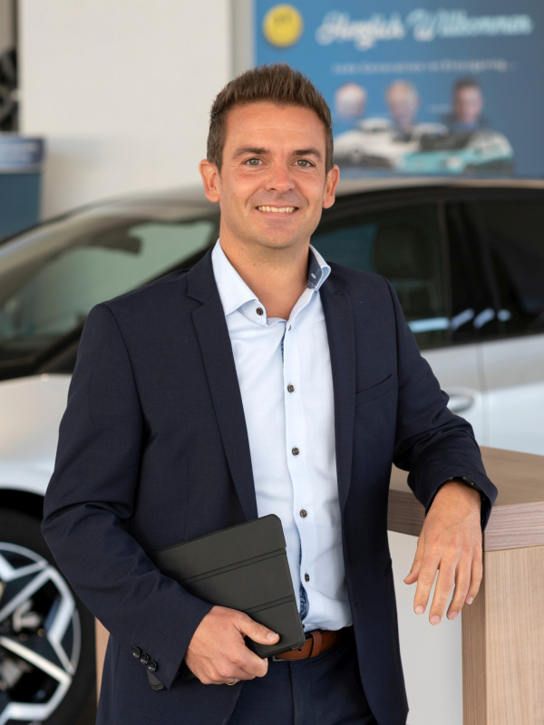 Das Bild zeigt Prokurist und Verkäufer Timo Bettendorf